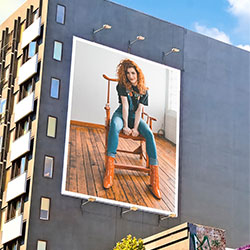 Photo effect - Huge billboard with a picture of you