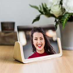 Photo effect - Photo frame with a wooden base