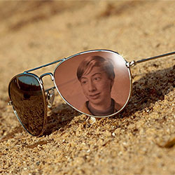Photo effect - Reflection in sunglasses